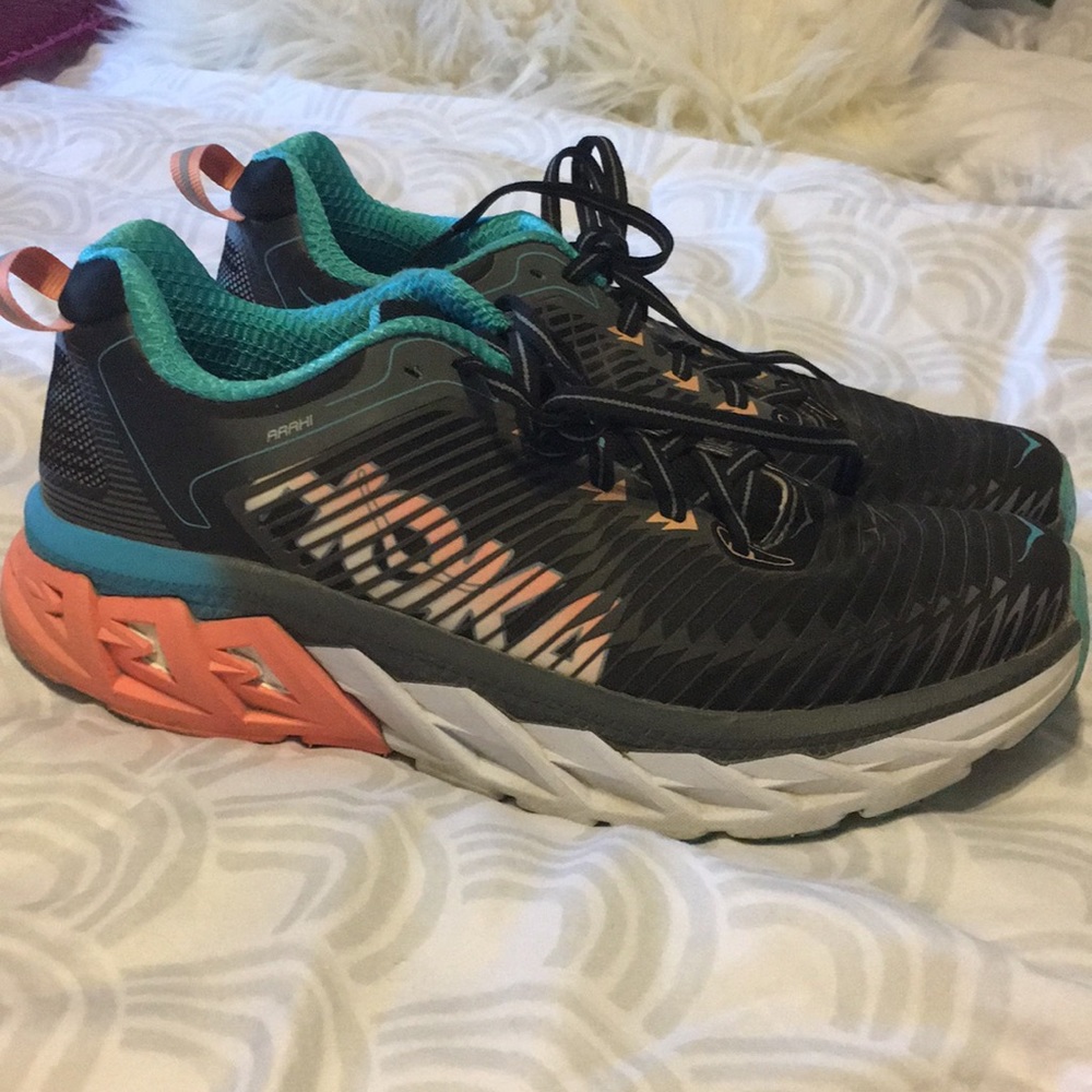 Hoka One One Arahi running shoes